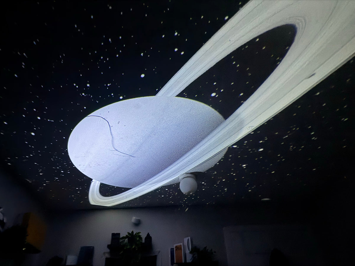 Real photo: Saturn projected on a bedroom ceiling with Lunova Sky